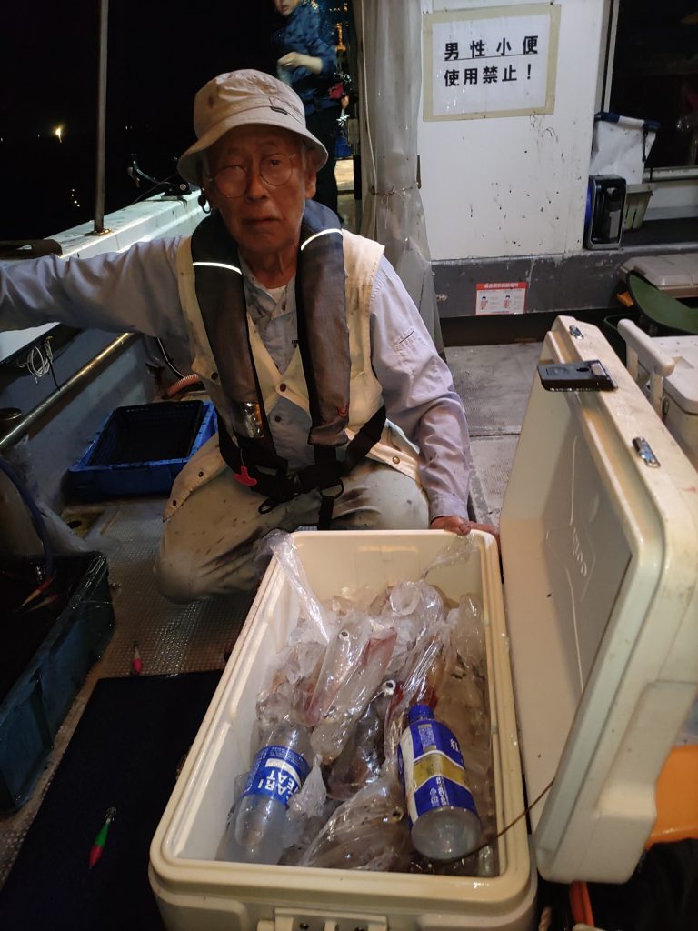 梅雨の中休みの夜イカ釣り